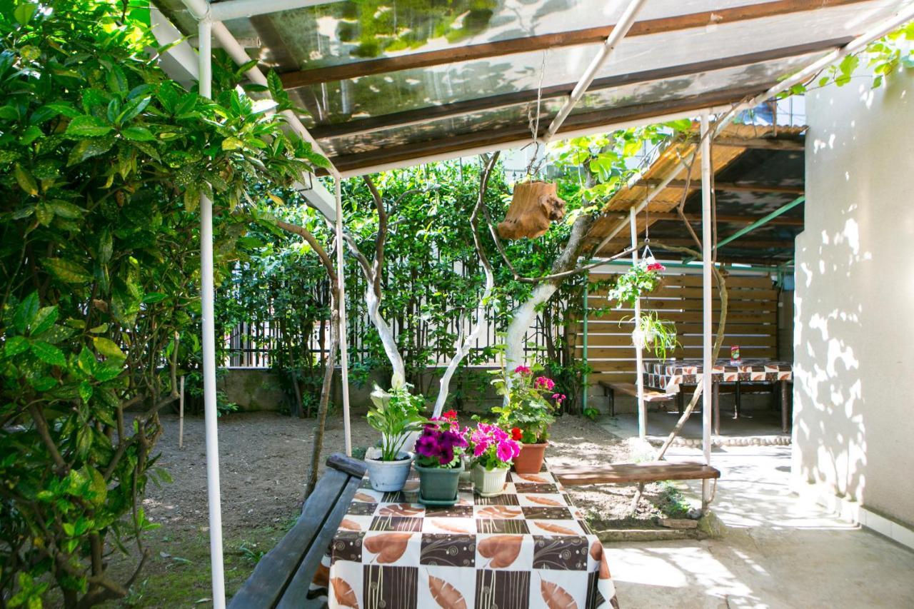 Guest House Lavr Gagra Exterior photo
