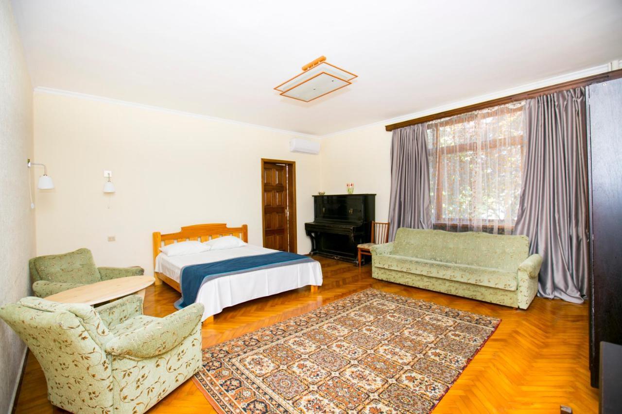 Guest House Lavr Gagra Exterior photo