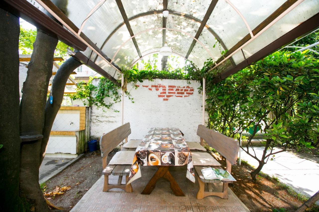 Guest House Lavr Gagra Exterior photo