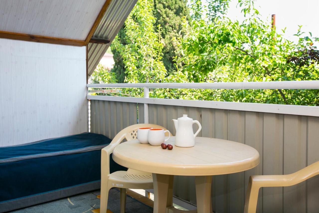 Guest House Lavr Gagra Exterior photo