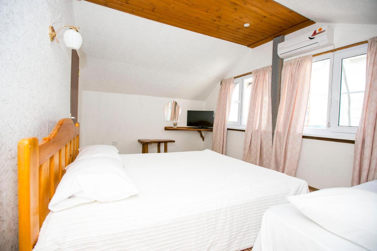 Guest House Lavr Gagra Exterior photo