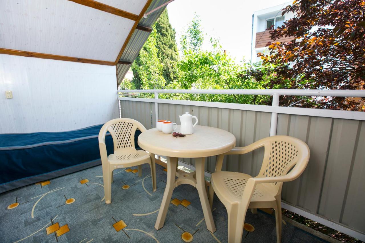 Guest House Lavr Gagra Exterior photo