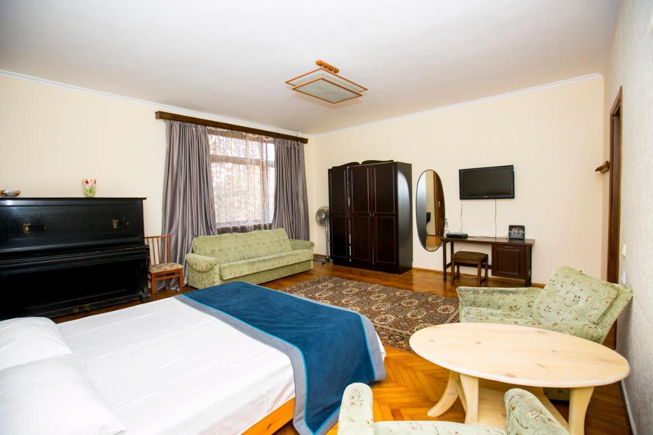 Guest House Lavr Gagra Exterior photo